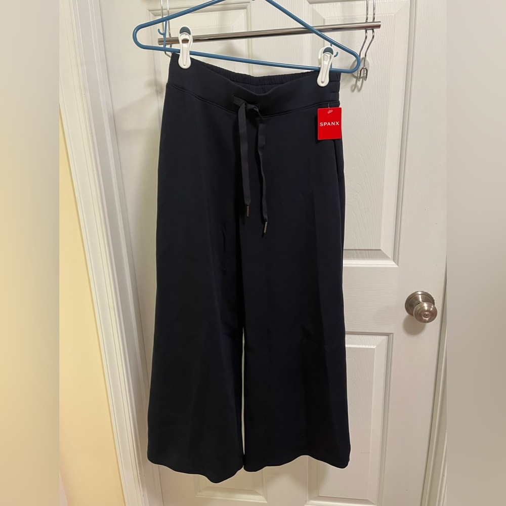 SPANX Air Essentials Wide Leg Cropped in Classic Navy NWT